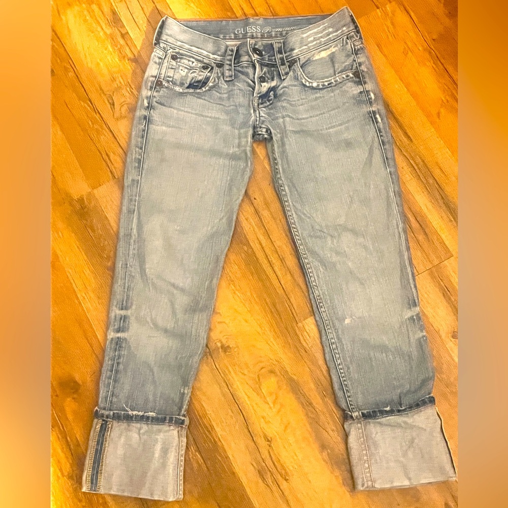 Women’s guess jeans, cropped. Very cute!